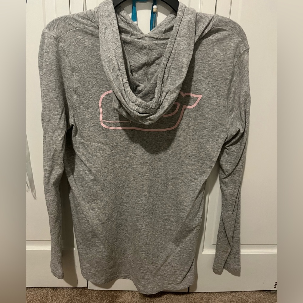 Vineyard vines gray long sleeve top with hood and drawstring.